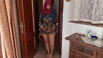 Gadis Berhijab Dihardik Oleh Lelaki Bule Yang Ganas