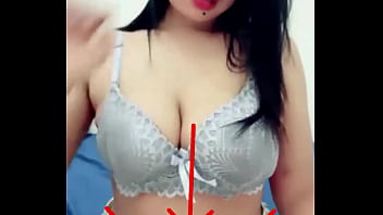 Tante Dengan Buah Dada Montok Dan Menggairahkan
