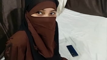 Seksi Muslim Tante Goyang Hijabnya Dan Digoyang Adik Tiri Di Ranjang