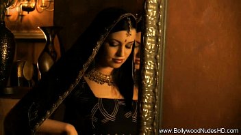 Gadis Seksi India Yang Suka Bermain-main Dan Menggoda