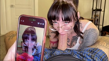 Kakak Dan Adik Tiri Temukan Foto Mesra Orang Tua Tiri Dan Tiru Adegannya Dengan Lebih Hot