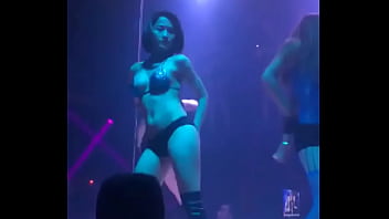 Malam Panas Di Cafe Dj Vietnam Dengan Musik Menggoda Dan Tubuh Bergoyang