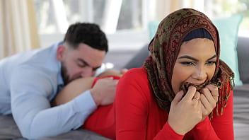 Pacar Ajarin Cewek Berhijab Segala Hal Yang Dia Butuhin, Plus Bonus Gila-gilaan – Hijablust