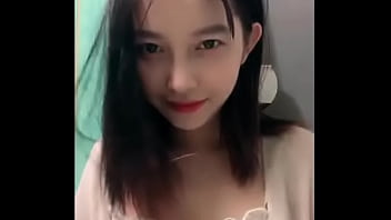 Sinh Viên Trường Dâm Tặc Khoe Thân Nóng Bỏng Bán Dâm Trong Phim Sex Việt Nam đầy Mê Hoặc