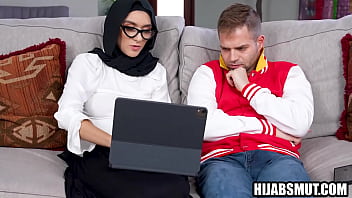 Gadis Muslimah Menggila Nafsu Dengan Teman Sekelas