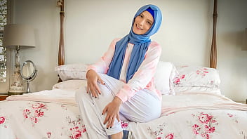 Suami Gantengnya Mengajak Istri Berhijab Untuk Petualangan Panas Penuh Nafsu – Hijablust