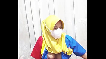 Gadis Berhijab Panas Di Indomaret Meremas-remas Memeknya Sendiri Sebelum Berangkat Kerja, Sampai Basah Dan Menggeliat Nikmat