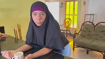 Mengecoh Madrastra Arab Muslimku Yang Bergairah Dengan Hijabnya Yang Menggoda