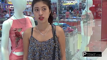 Yassi Digoyang Cowok Ganteng Sampai Crot Di Memek Berbulu Ketatnya Yang Masih Muda