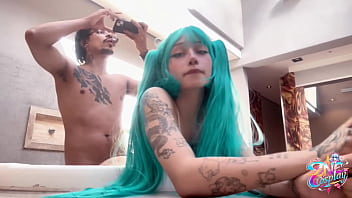 Cosplay Hatsune Miku Dengan Payudara Besar Oleh Amberzinha & Qrozne – Adegan Panas Gratis