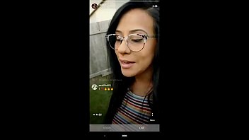 Suami Mengejutkan Istri Influencer Ig Saat Live, Memuncratkan Cairan Panas Di Wajahnya