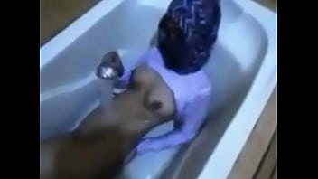 Gadis Berhijab Tapi Menggoda Dan Bergairah