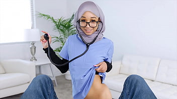 Perawat Berhijab Rela Ditembaki Pasiennya Demi Memeriksa Performa Seksualnya Hingga Puas! – Hijablust