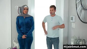 Gadis Muslim Perawan Digoyang Ganas Oleh Tetangga Yang Tak Tahan Nafsu