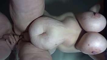 Istri Bbw Ditembak Dari Belakang, Pemandangan Dari Bawah…payudara Besar Bergoyang-goyang…bikin Ini Viral!