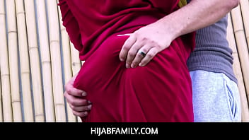 Istri Arab Muda Kira Perez Selingkuh Dengan Pelatih Pribadinya Masih Berhijab