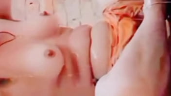 Desi Gadis Panas Digoda Dan Jari-jemari Di Kamar Mandi, Video Mesumnya Viral Jadi Perbincangan
