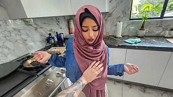 Istri Hijab Seksi Ingin Selamatkan Pernikahan Dengan Belajar Ngentot Mulut Dan Bicara Kotor – Nafsu Membara