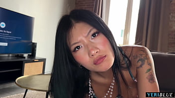 Ayah Tiruku Menemukan Adik Tiri China-ku Mengirim Foto Bugil!
