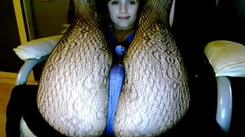 Gadis Seksi Masturbasi Di Depan Kamera Live