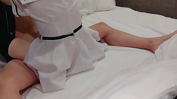 清楚系女子高生の制服で騎乗位ハメ撮り、中出しした精液が溢れ出す快感オーガズム