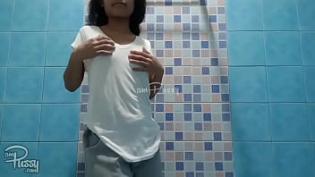Remaja Filipina Yang Menggoda Mandi Dengan Penuh Gairah