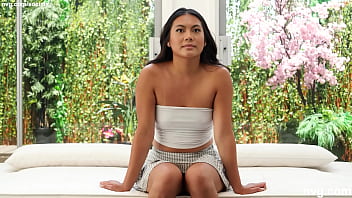 Gadis Filipina Cantik Dengan Bekas Tan Lines Beraksi Panas Di Audisi