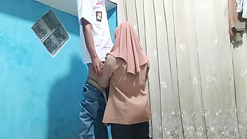 Murid Menggoyang Bu Guru Di Kantor Setelah Jam Pelajaran Usai