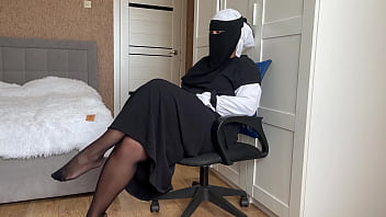 Istri Arab Mesir Dengan Lubang Yang Basah Dan Menggairahkan Menerima Suntikan Penuh Di Dalamnya