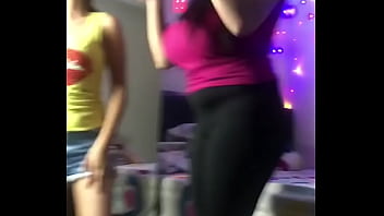 Goyangan Seksi Selebgram Indo Bikin Nggak Bisa Berhenti Nonton