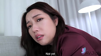 Istri Tionghoa Seksi Cici Dengan Payudara Besar Memainkan Kontol Keras.