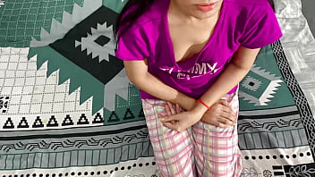 Memberikan Uang Pada Adik Tiriku Dan Merenggut Keperawanan Memeknya Yang Masih Ketat Untuk Pertama Kalinya