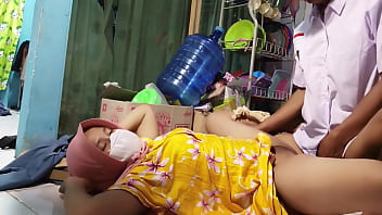 Diajak Ngentot Sama Ibu Tiriku Yang Genit Tepat Sebelum Berangkat Sekolah