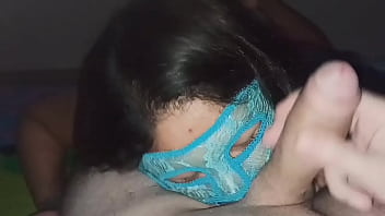 Ibu Tiri Asia Mengisap Kontol Putih Besar