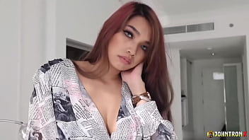 Adegan Mesum Johntronx Menyuntikkan Sperma Panas Ke Dalam Memek Model Thailand Nori