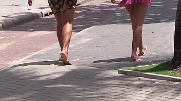Gostosa Da Baixinha Indo Pra Praia Com Esse Rabo Delicioso Balançando