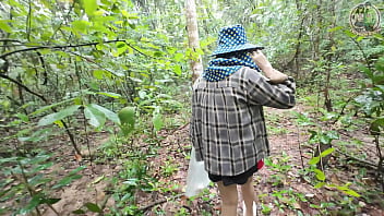 Gadis Thailand Seksi Ngangkang Sembarangan Di Hutan, Pipis Sembarangan Sambil Erotis